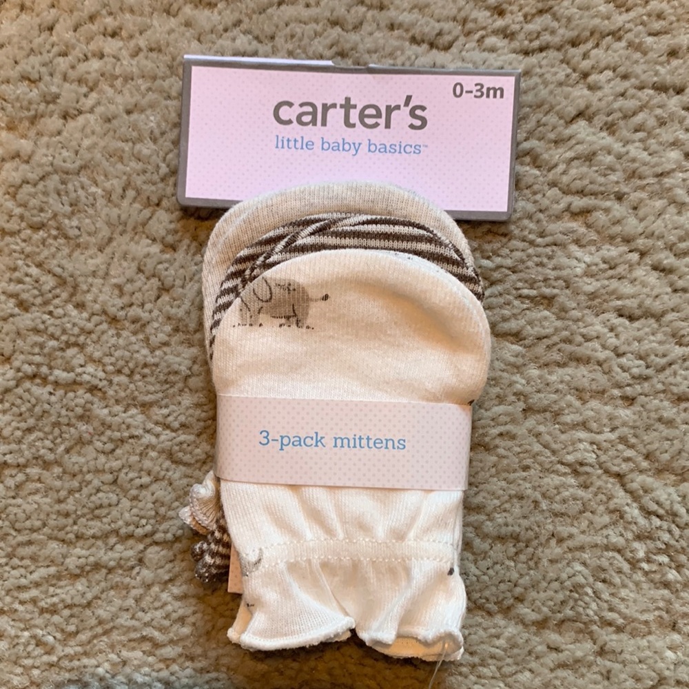 Brand new Carters 3 pair of 0-3 month mittens
